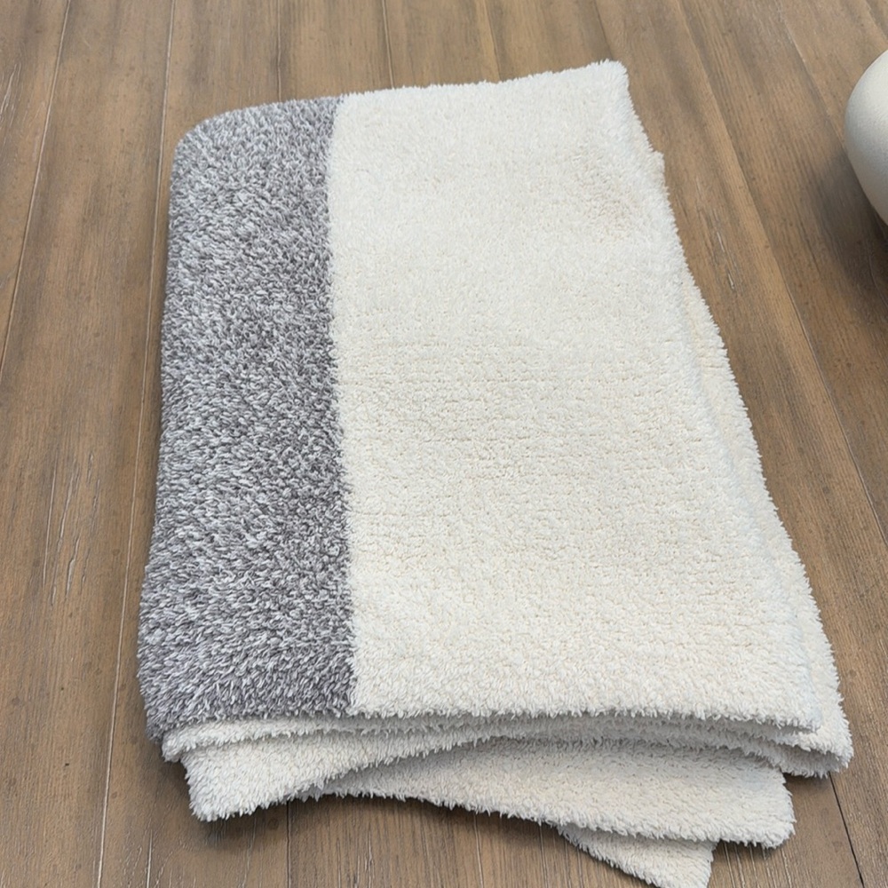 Barefoot dreams throw in cream/ grey stripe